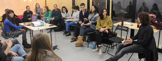 Clase en el curso Tandem.