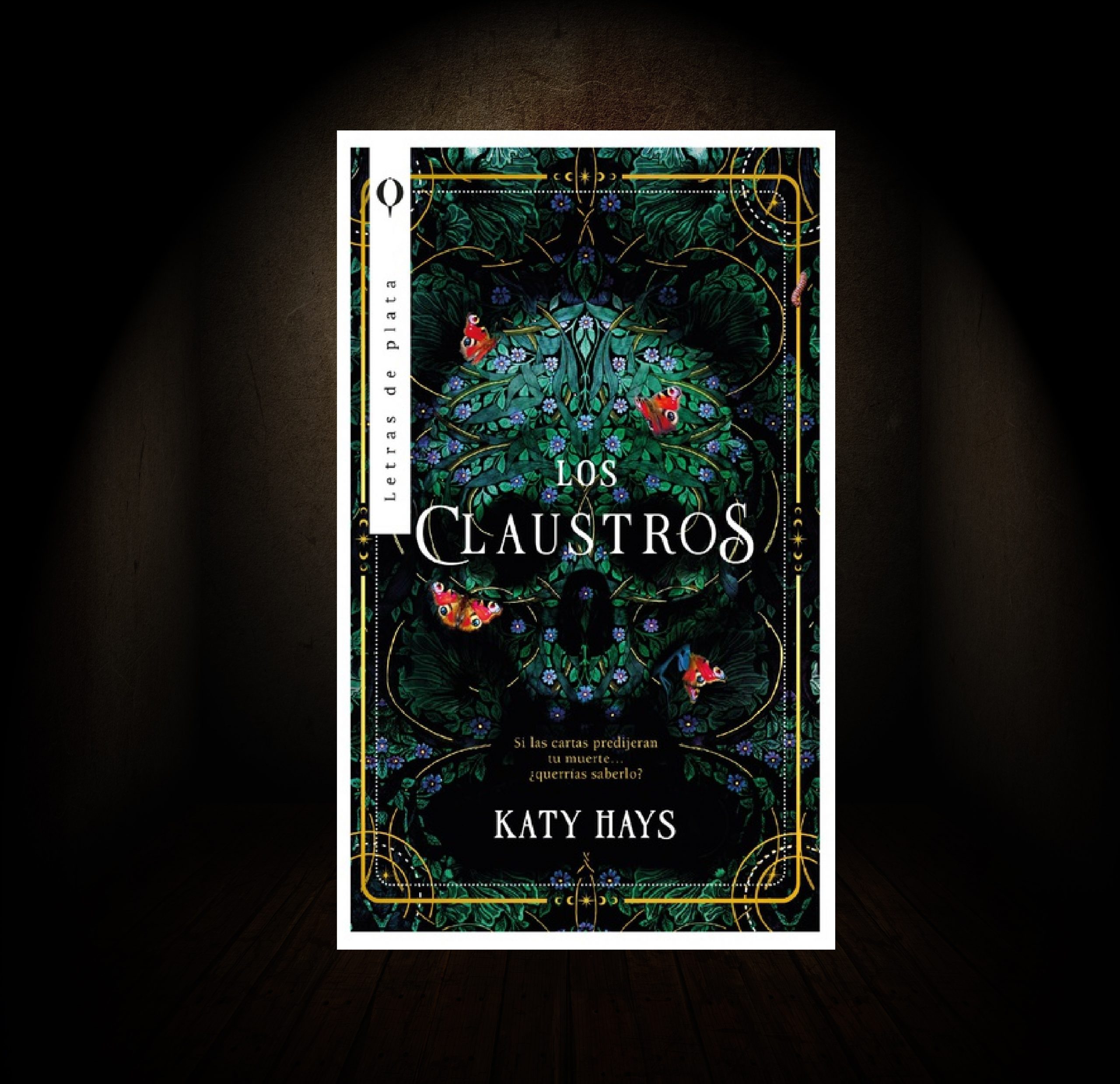 Portada de "Los claustros", debut literario de la autora norteamericana Katy Hays