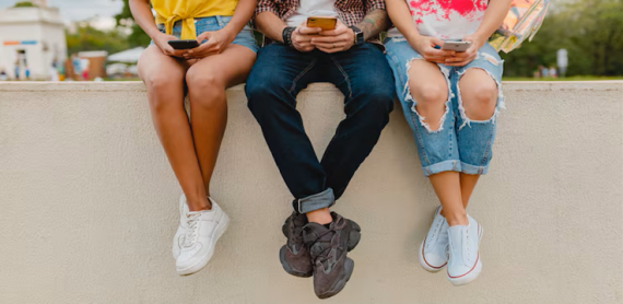 La adolescencia es el campo de estudio y de mediación del formador Vicent Ginés