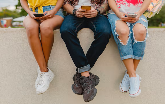La adolescencia es el campo de estudio y de mediación del formador Vicent Ginés