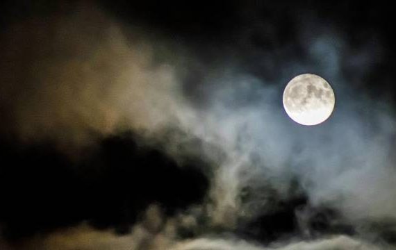 'La magia de la luna en ti', de Aloma Martínez, se inspira en las fases de la luna