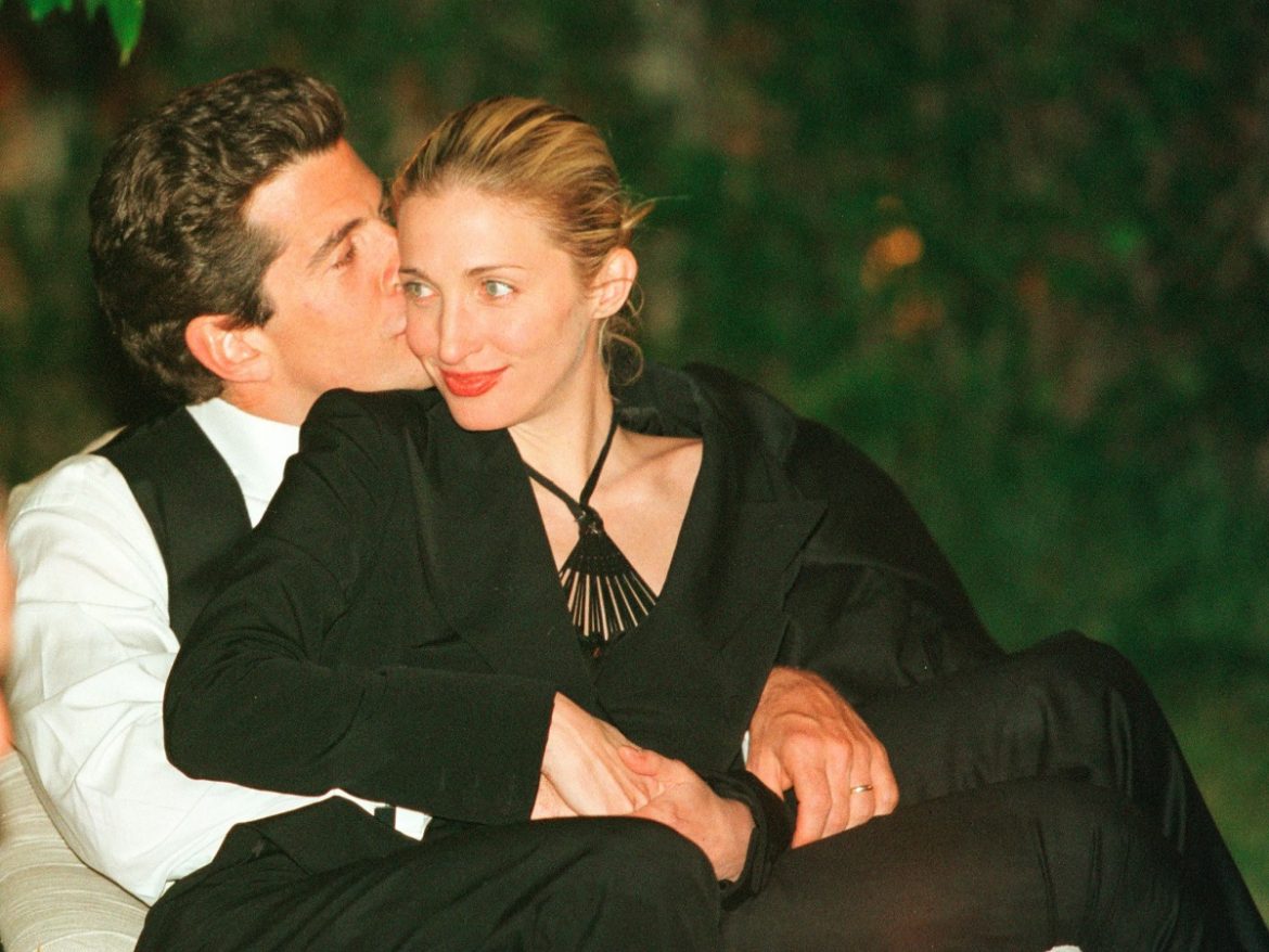 JFK JR.- Carolyn Bessette- Love Story - NOKTON MAGAZINE