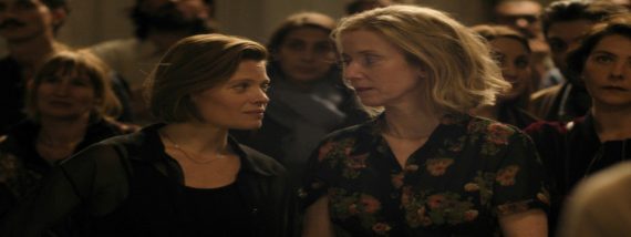 Léa Drucker y Mélanie Thierry en una escena de 'La vida de una mujer'