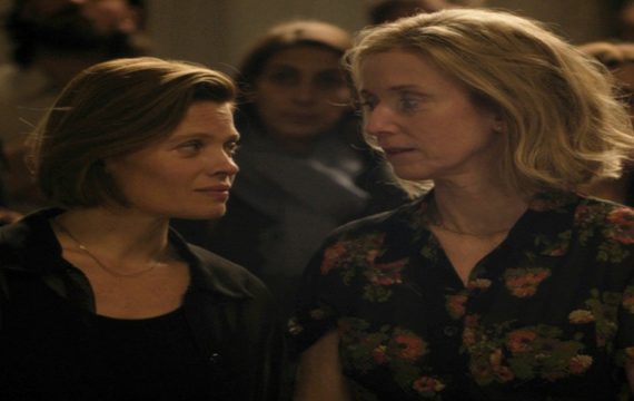 Léa Drucker y Mélanie Thierry en una escena de 'La vida de una mujer'