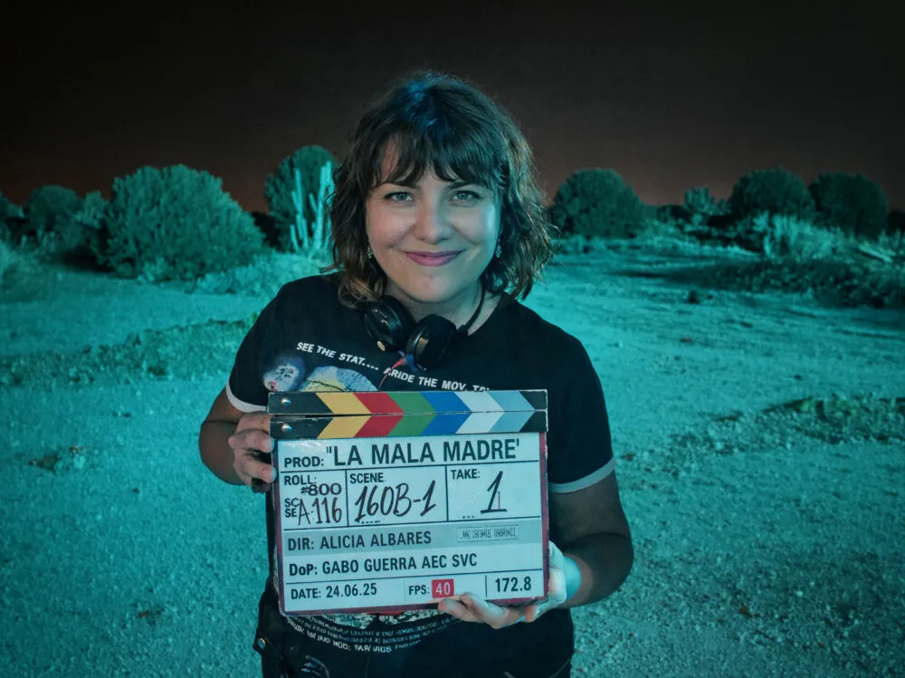 La directora Alicia Albares durante el rodaje de su ópera prima, 'La mala madre'.
